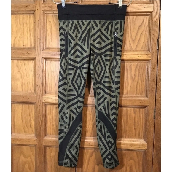 Lululemon Women's 6‎ Inspire Tight II Chevron Shuffle Fatigue Green Leggings - Picture 2 of 5